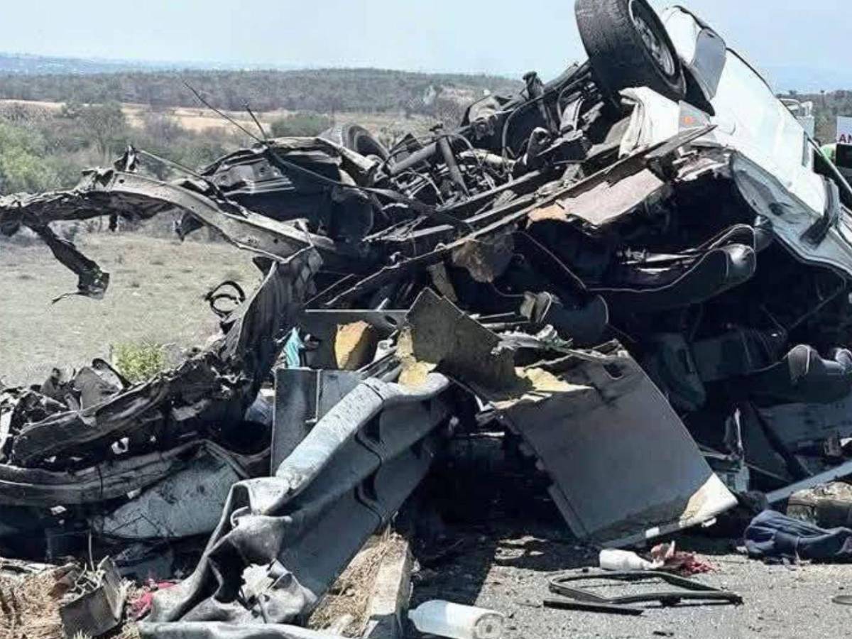 Al menos 21 muertos deja aparatoso accidente de carretera