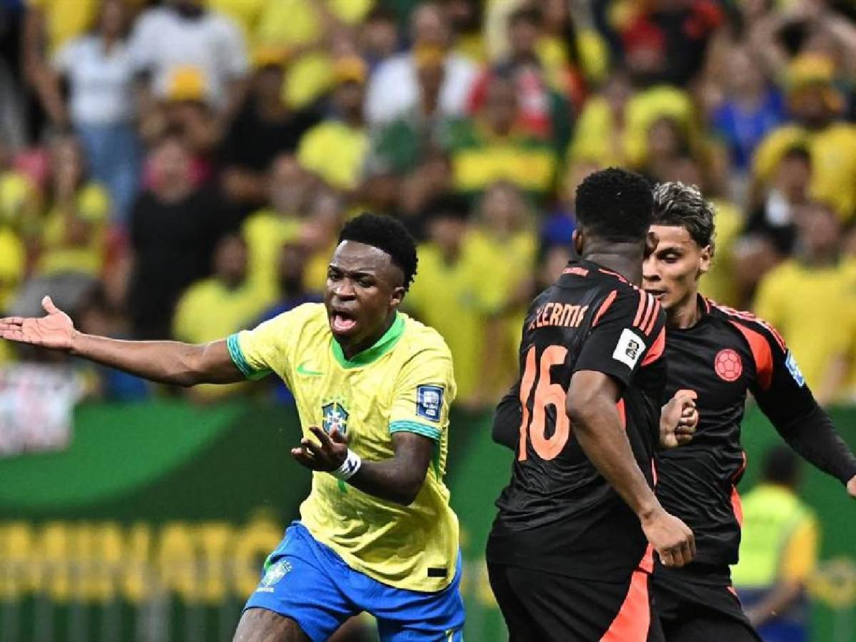 La razón de la bronca Raphinha-Vinicius y fuerte choque en el Brasil-Colombia