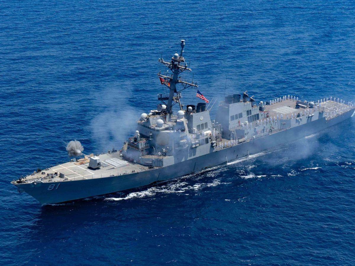 Estados Unidos hunde tres barcos en el mar Rojo
