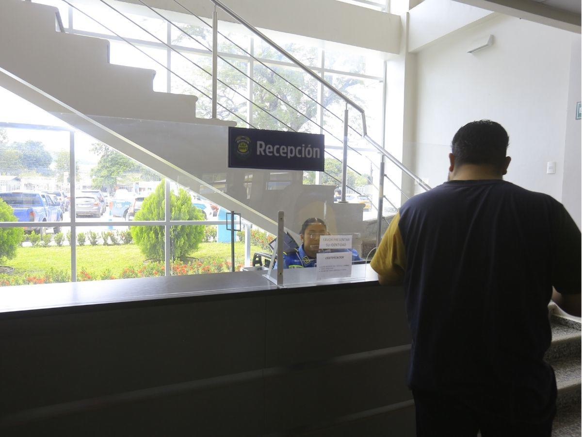 ¿Existe una edad límite para obtener la licencia de conducir en Honduras?