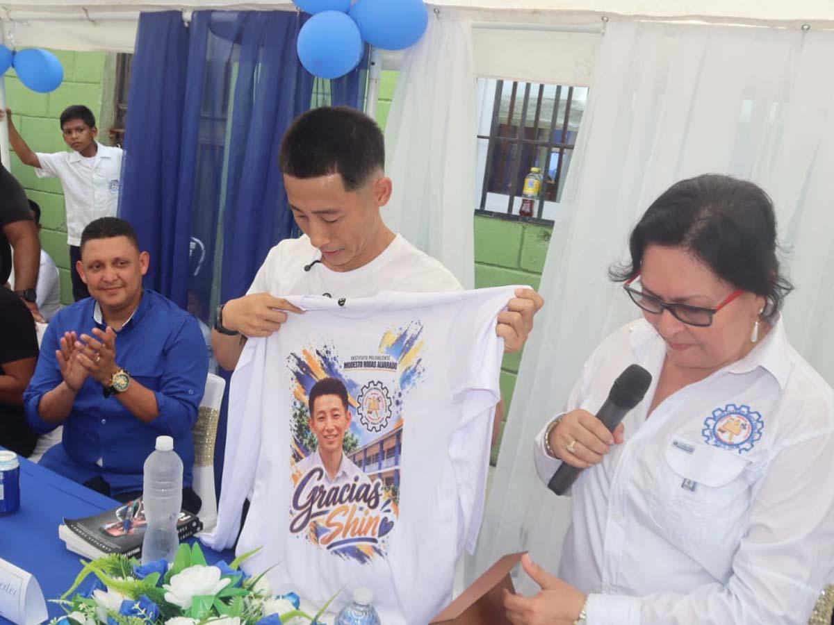 Shin Fujiyama inaugura edificio educativo en Ilanga, Colón, con apoyo de Nayib Bukele