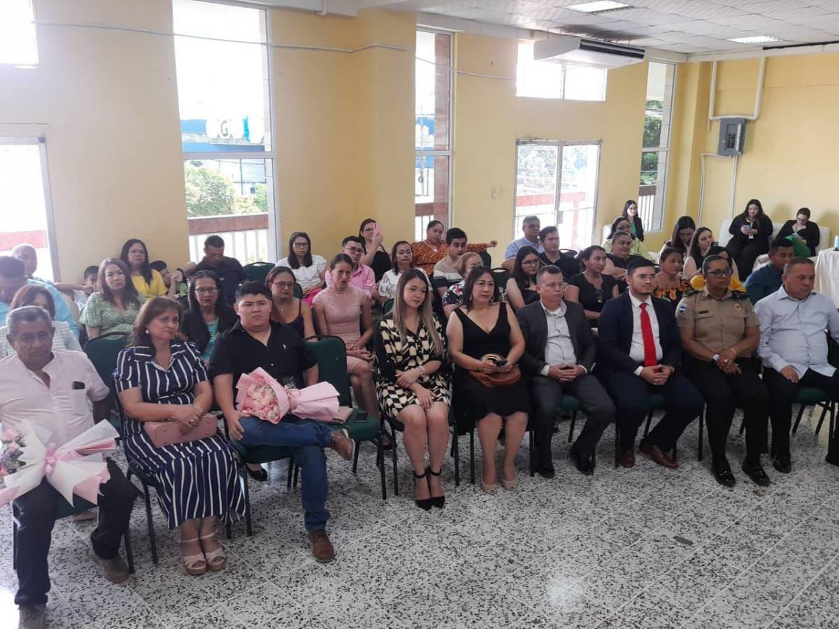 Los orgullosos familiares de los graduados.