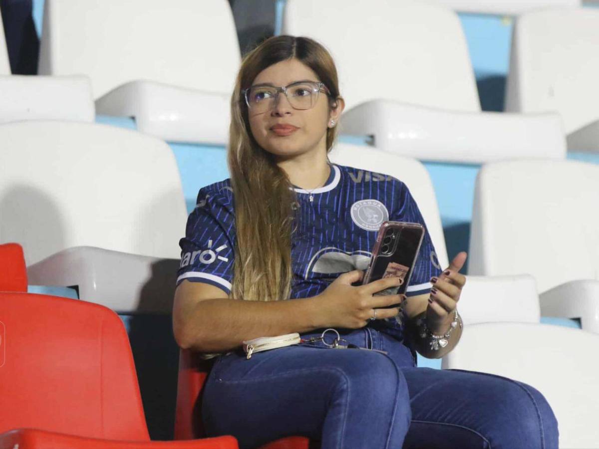 Esposa de directivo, la hermosa chica de ESPN y el beso que robó todas las miradas
