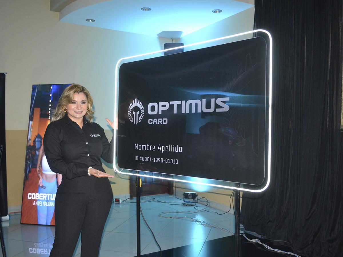 Emma Mejía de Valladares, directora de Mercadeo Corporativo, instó a los invitados al lanzamiento a conocer más sobre Optimus Card.