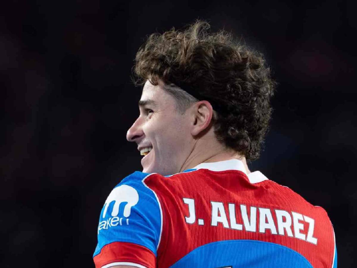 Barcelona quiere agitar el mercado: increíble oferta a Julián y revelan su postura