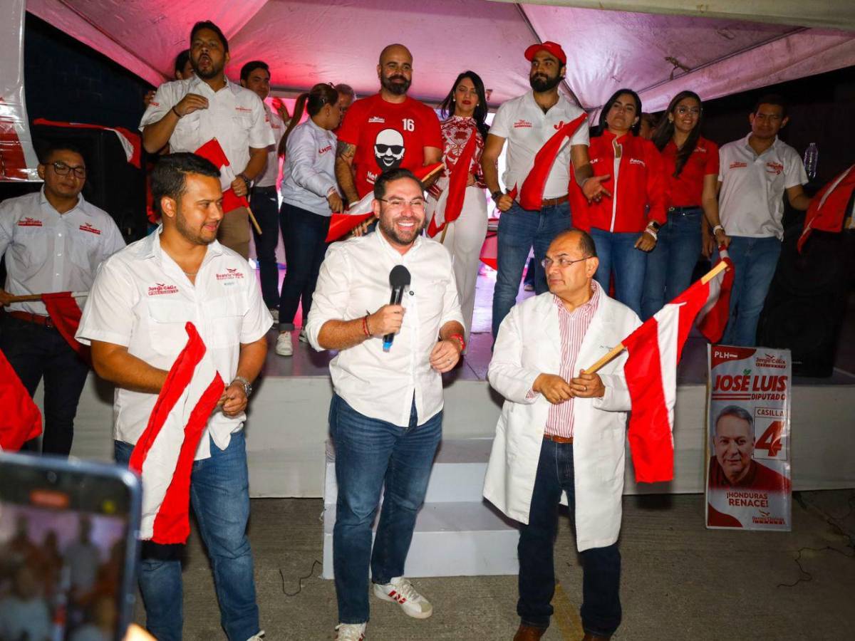 Casa por casa, Jorge Cálix saluda a “quienes anhelan un cambio para Honduras”