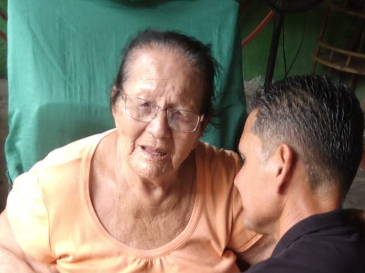 Doña Queta fue sorprendida en el Día de La Madre tras viralizarse su reportaje