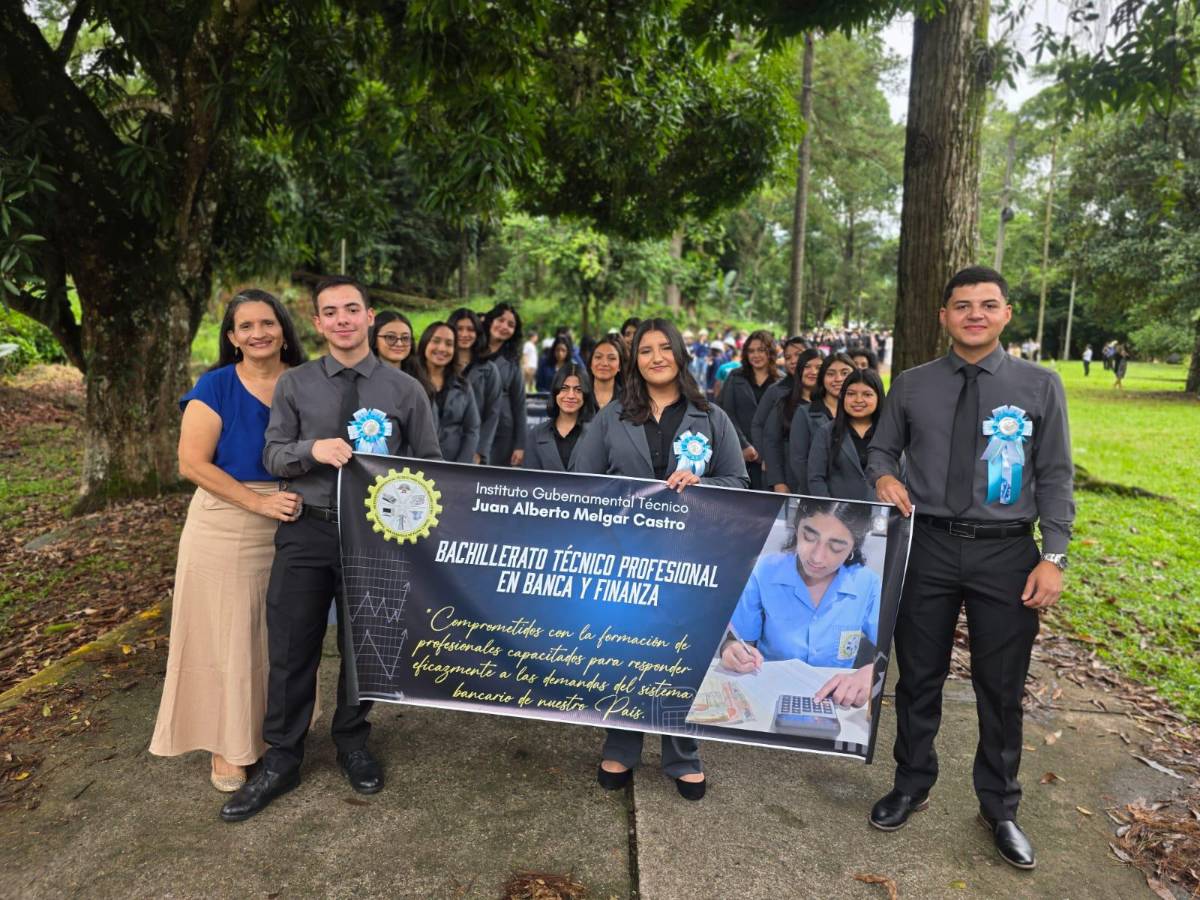 Colegiales del Juancho con orgullo festejan los 204 años de Independencia de Honduras