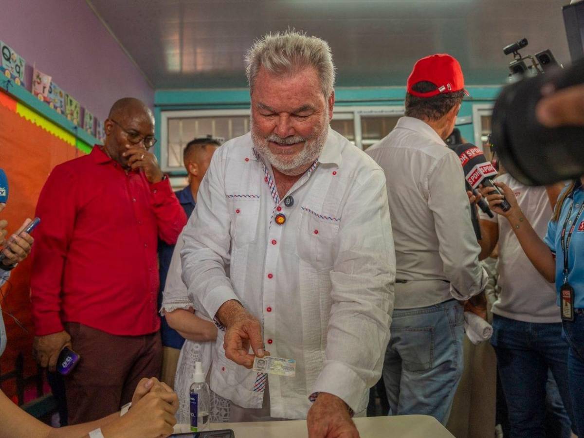 Golpes, abucheos y controversias en elecciones generales en Honduras