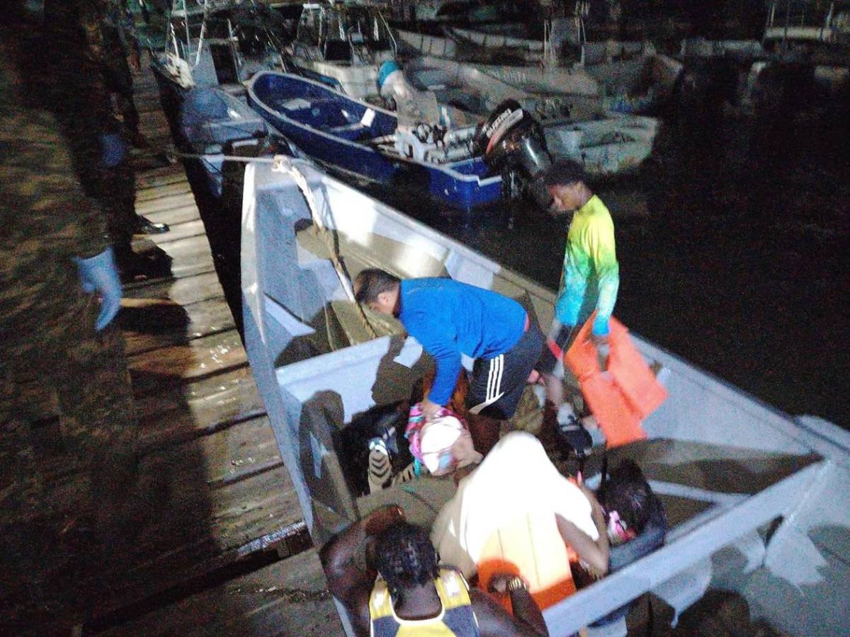 Una niña de 5 años entre los muertos de naufragio de embarcación turística
