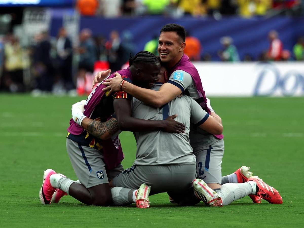 Mundial: Lágrimas de Ecuador, DT se volvió loco con su esposa y decepción en Alemania