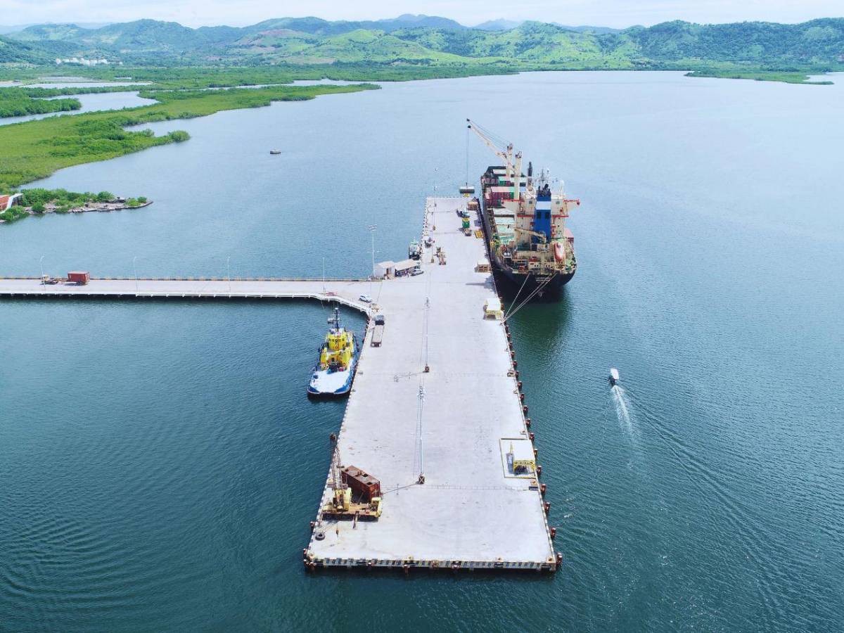 Autos, combustibles y barcos saturan el único puerto activo del Pacífico hondureño