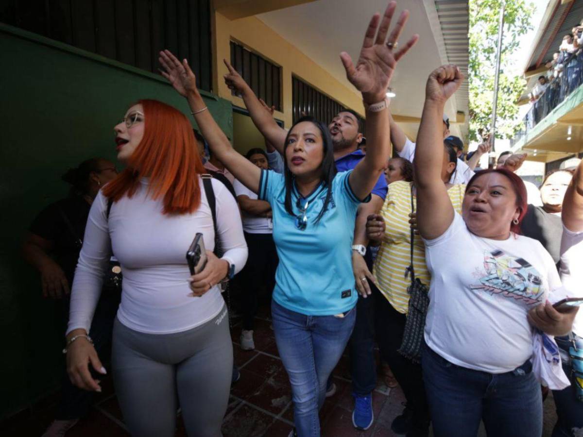 Seguidores de Libre y PNH casi se van a los golpes en centro de votación