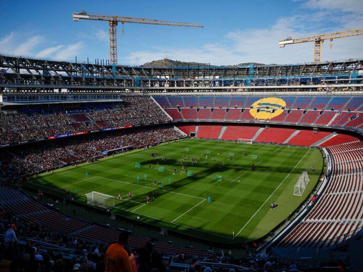 Barcelona celebra el regreso al Camp Nou luego de 893 días