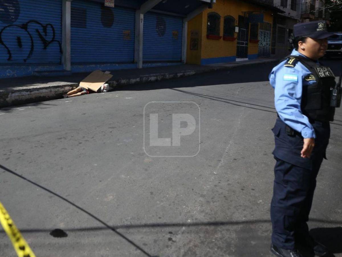 ¡De la alegría al horror! Joven que departía con amigos es asesinado a pedradas en asalto