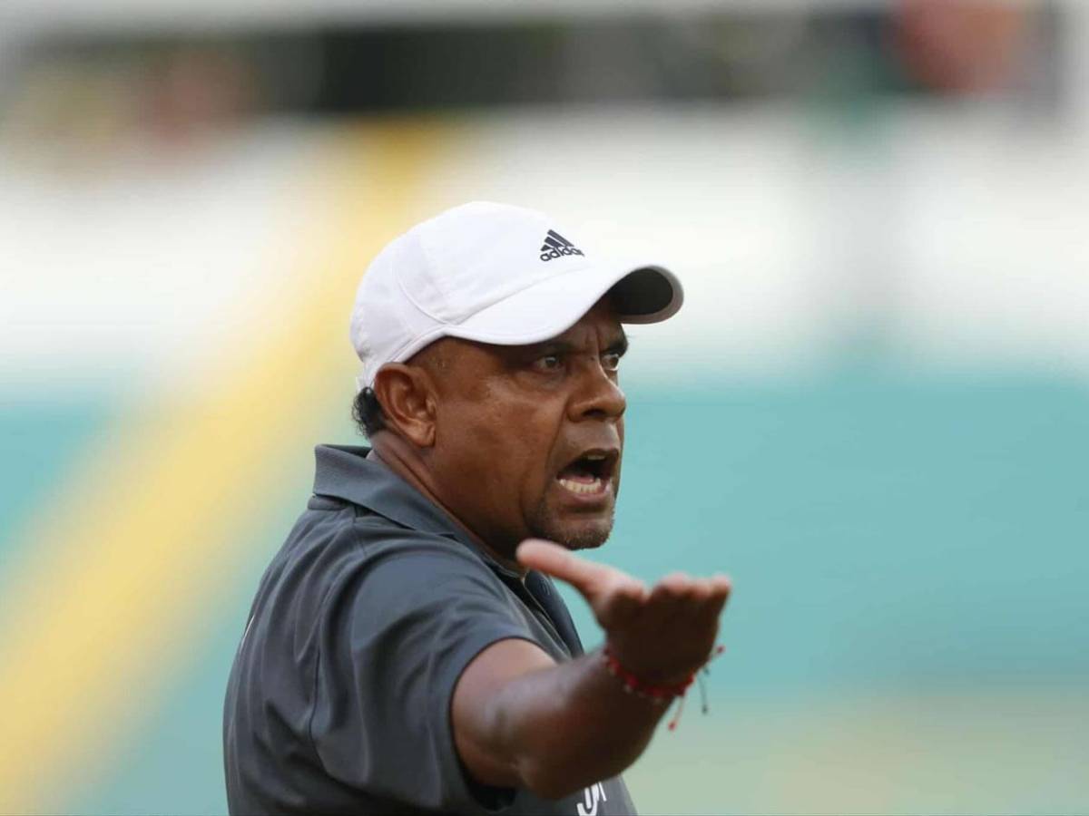 Bellas chicas cautivan, show del DT de Motagua y la fuerte lluvia en el Olimpia - Olancho