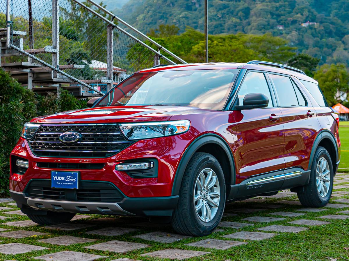 Descubre la potencia y el lujo del Ford Explorer. Un SUV diseñado para aquellos que buscan aventura sin sacrificar comodidad.
