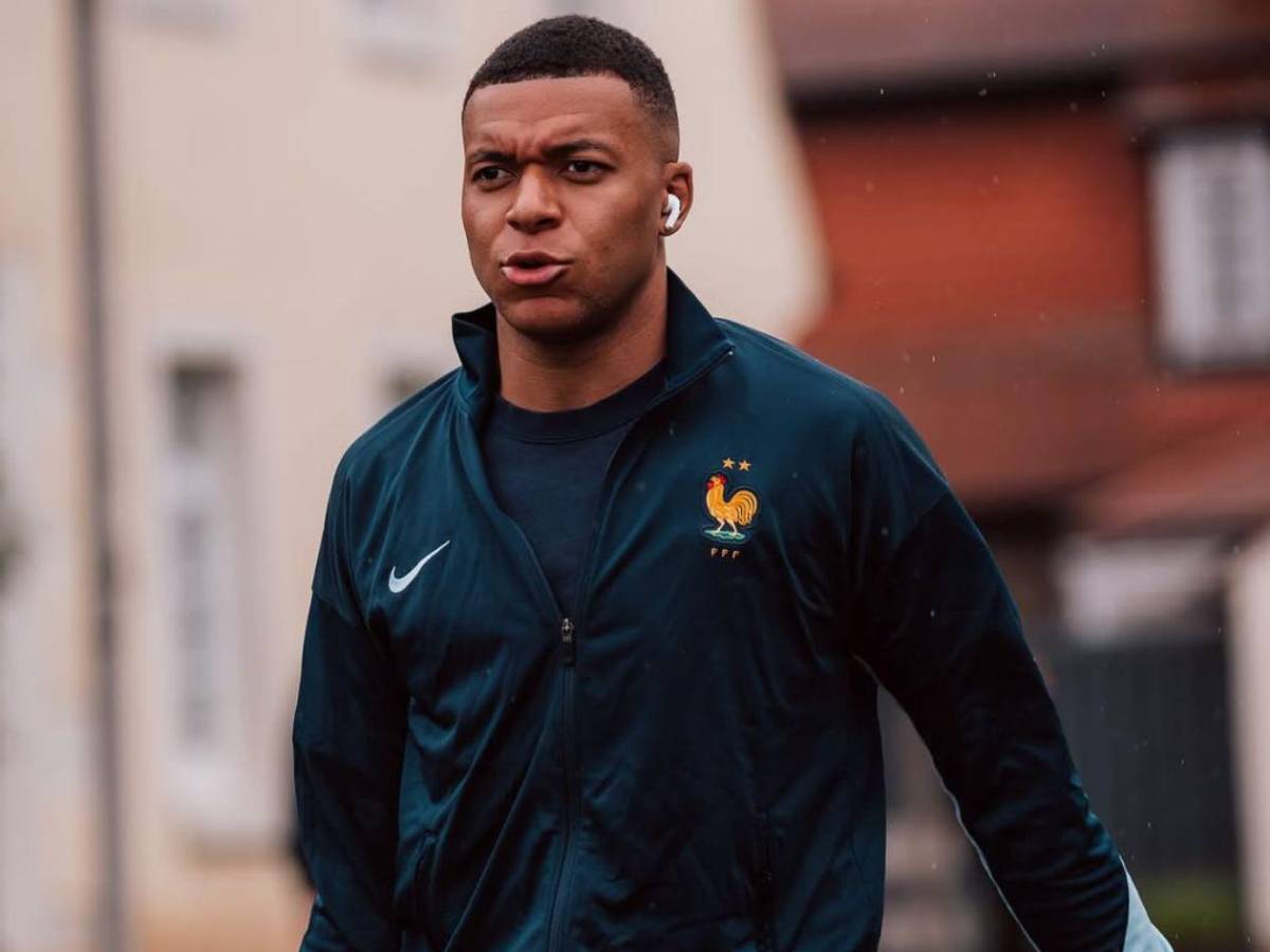 ¿Kylian Mbappé de noviazgo con Ester Expósito? Esto es lo que se sabe del supuesto romance