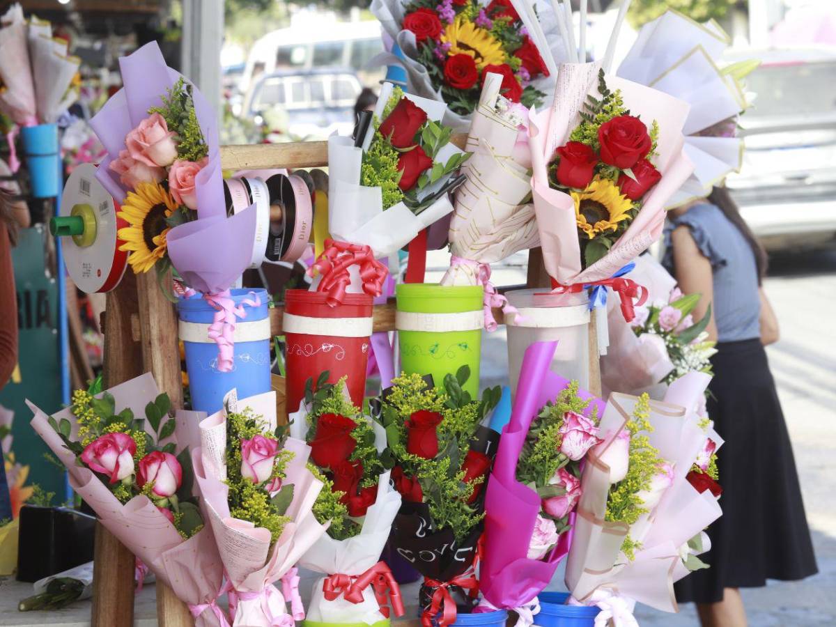 Color y romanticismo invaden el sector Guamilito por el Día del Amor y la Amistad