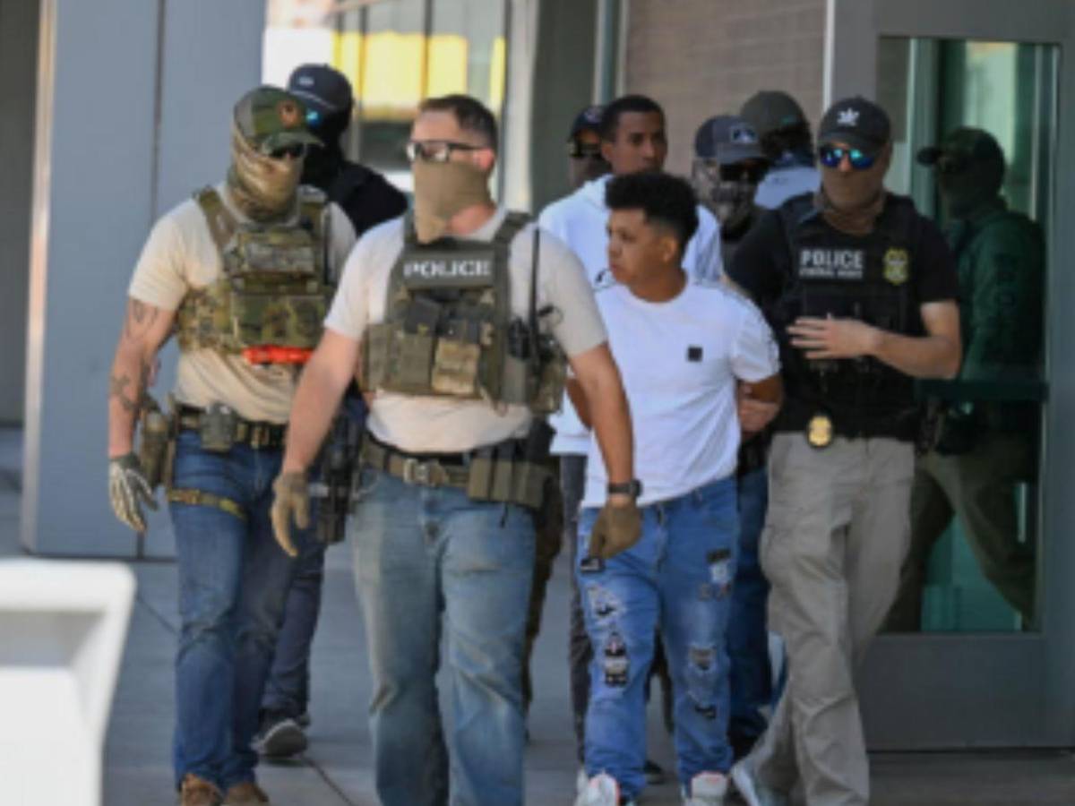 Polémica: ICE cambia normas de detención migratoria y borra protecciones laborales