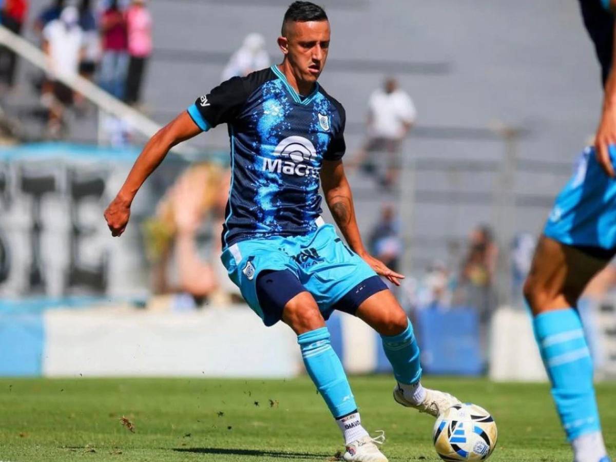 Detienen a jugador profesional por alarmar en un avión con la palabra “bomba”