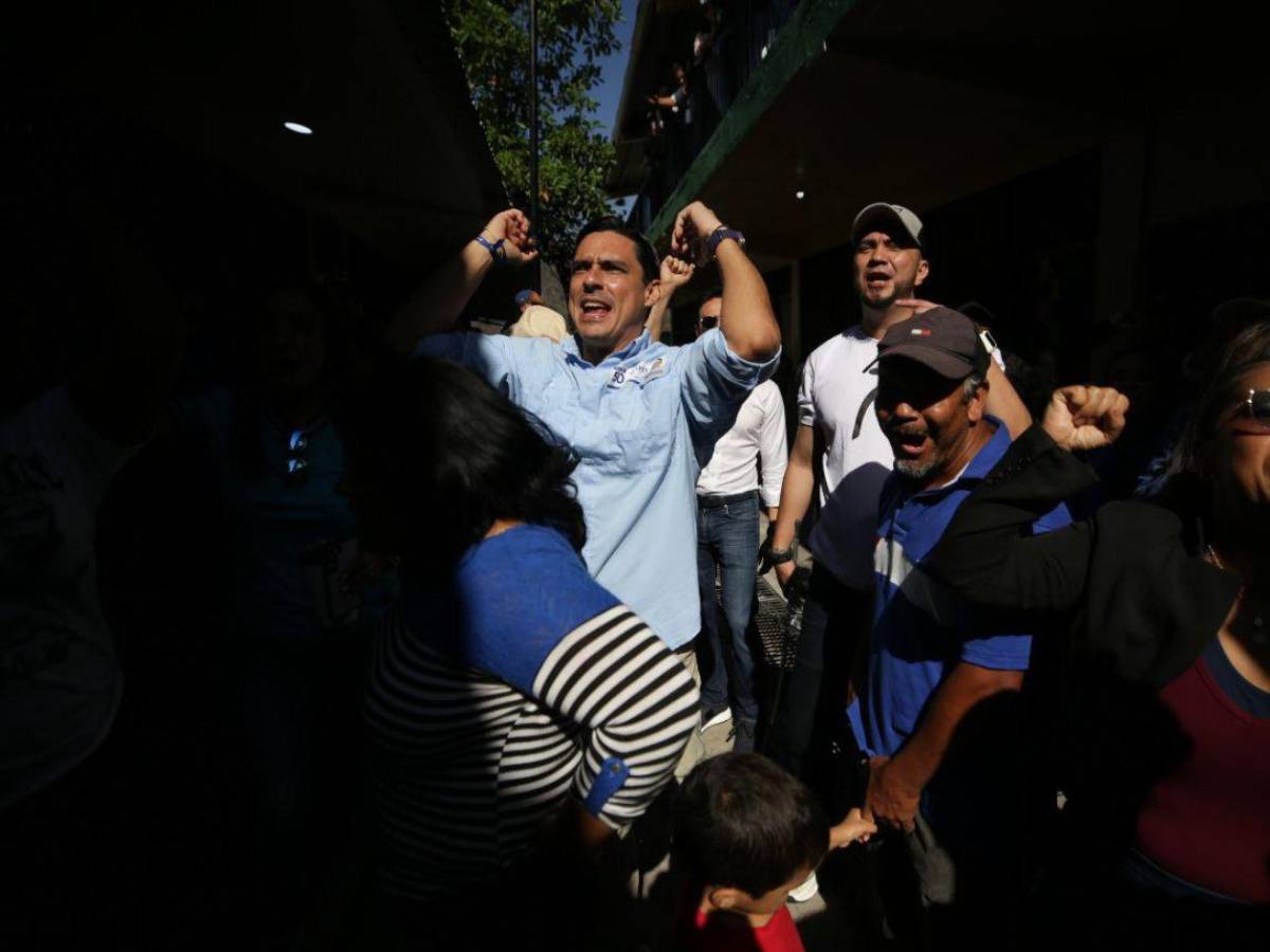 Seguidores de Libre y PNH casi se van a los golpes en centro de votación