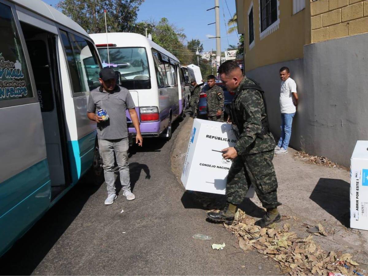 Así votan los capitalinos, a pesar de los retrasos en la apertura de urnas