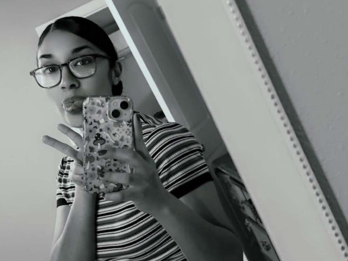Joven hispana, madre de cinco hijos, es asesinada a puñaladas por tres amigas en Texas