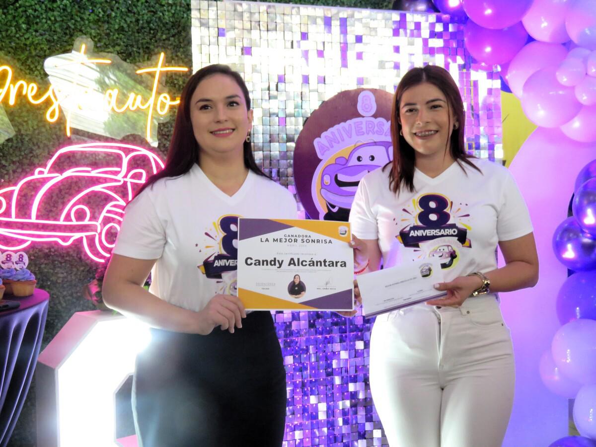 Candy Alcántara ganó el premio de la mejor sonrisa, campañana de aniversario de PrestaAuto.
