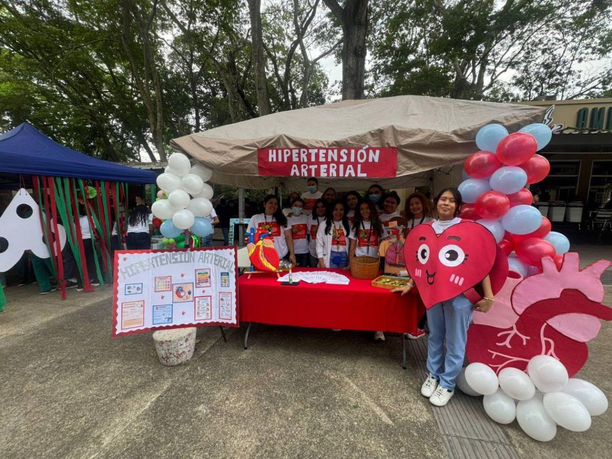 Unah-Cortés lleva atención gratuita a la población con feria de salud