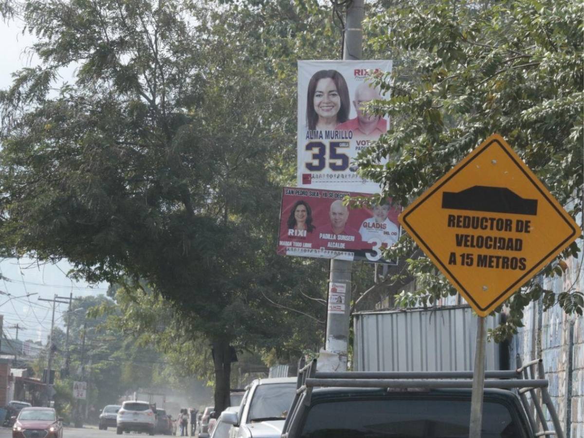 Estos políticos aún no retiran propaganda de las calles de San Pedro Sula