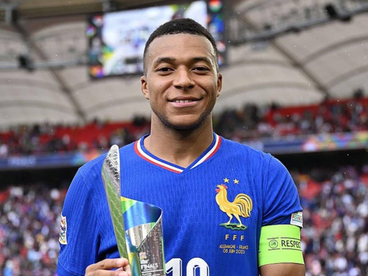 ¿Kylian Mbappé de noviazgo con Ester Expósito? Esto es lo que se sabe del supuesto romance