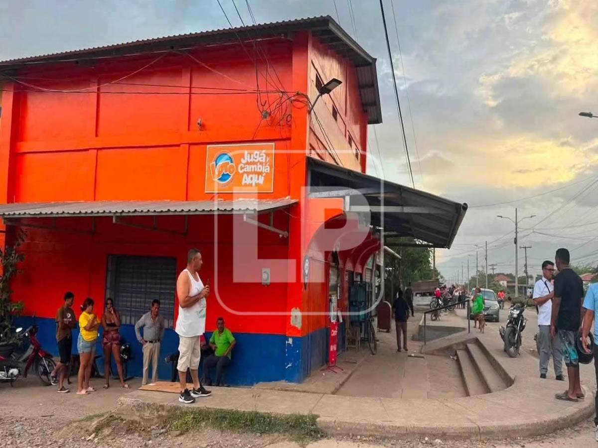 Las imágenes del asalto en minisúper que dejó un muerto y un herido en Olanchito