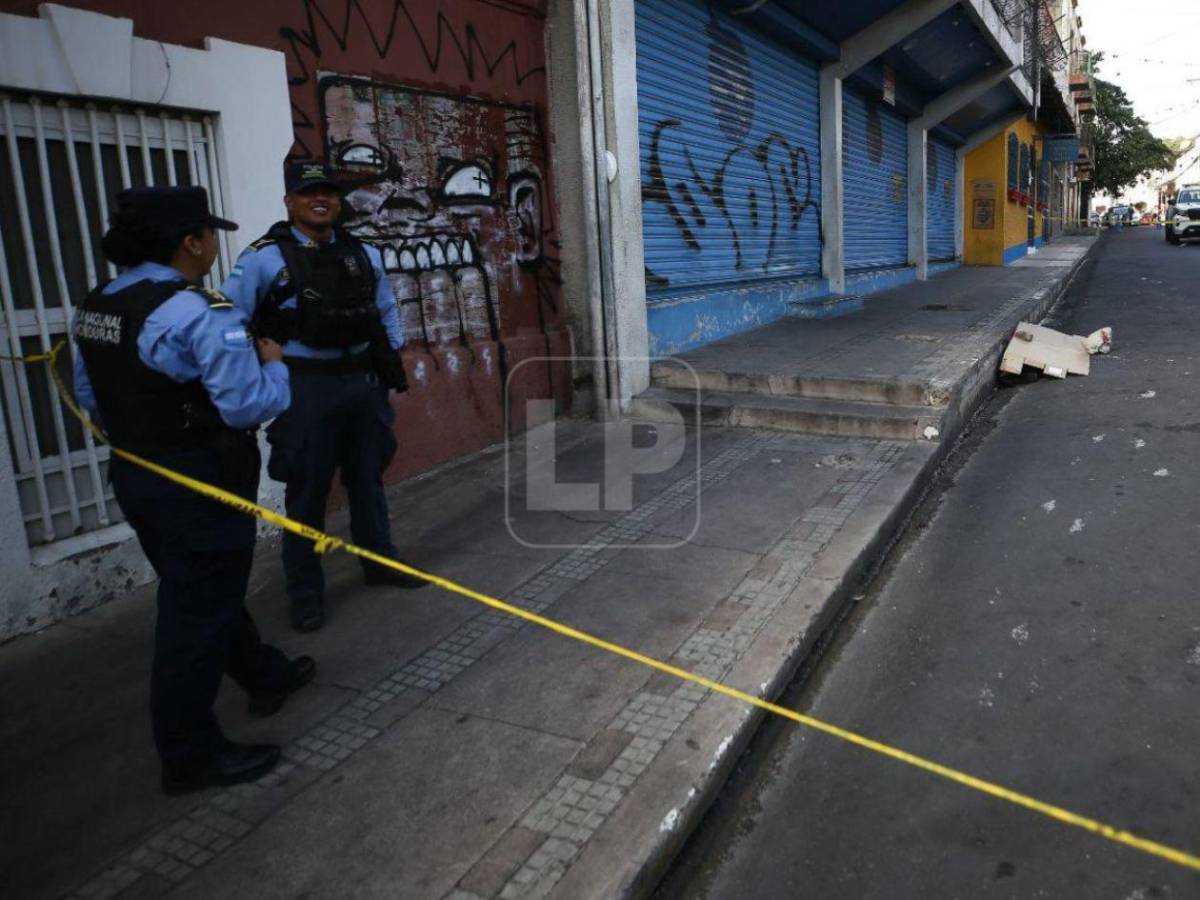 ¡De la alegría al horror! Joven que departía con amigos es asesinado a pedradas en asalto