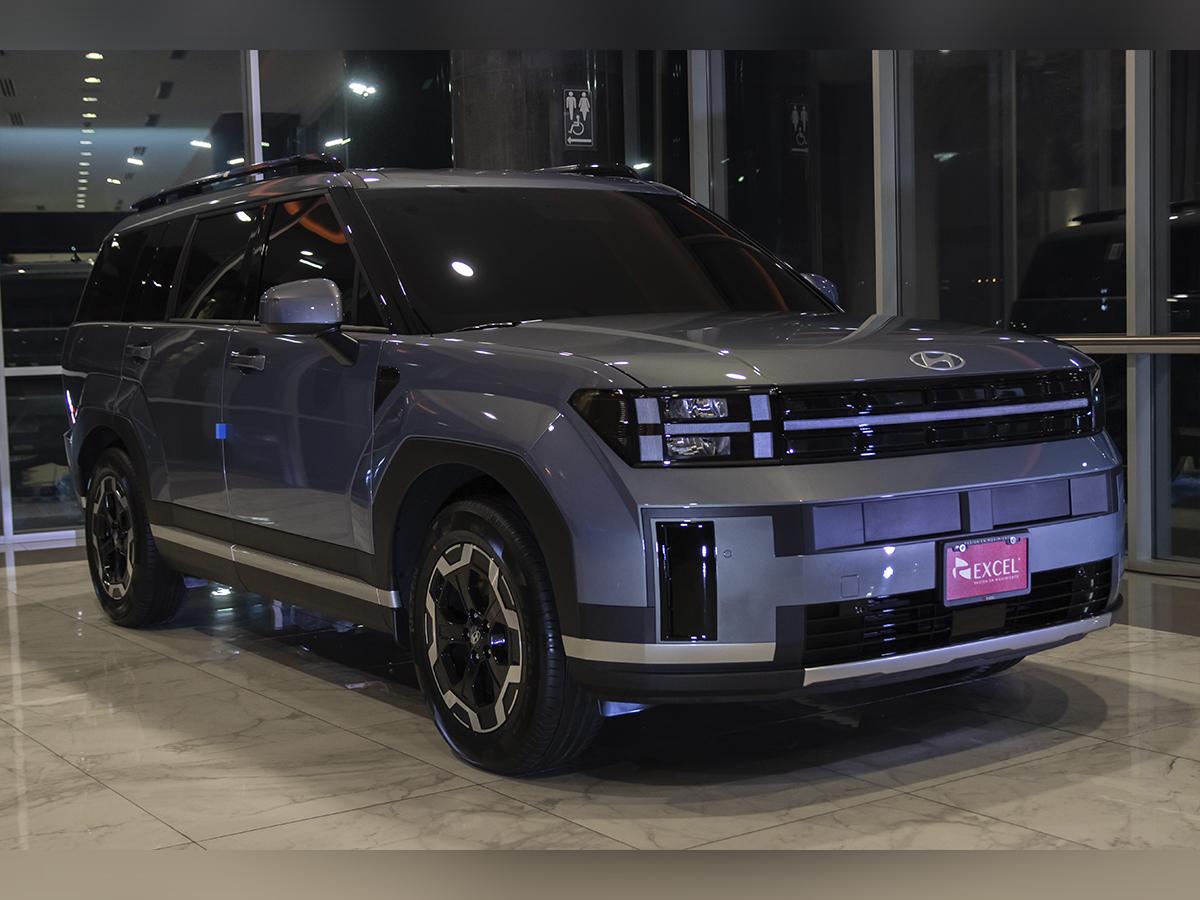 La nueva Santa Fe 2025 ha emergido con un diseño exterior e interior completamente renovado.