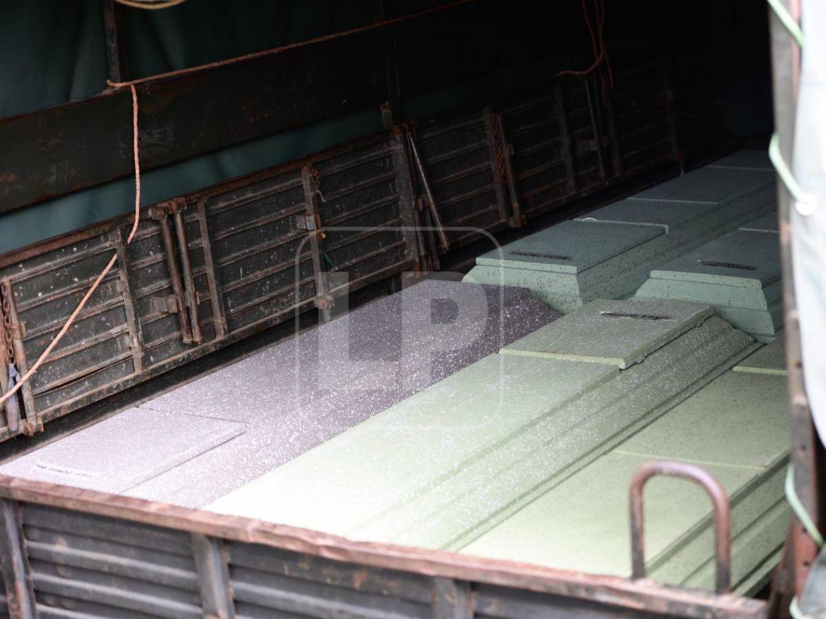 Fotos: el drama en la morgue al retirar cuerpos de víctimas de accidente en Roatán