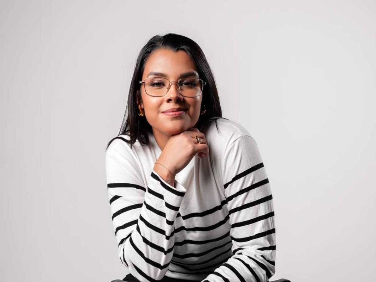 Periodista deportiva se retira, abandona el país y se casa con otra chica en México