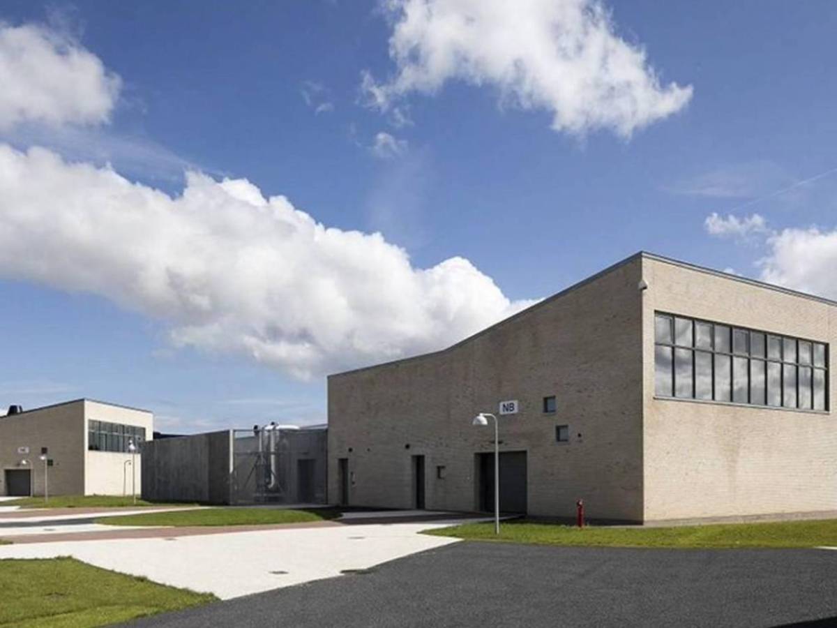 Futbolista mexicano es condenado a la cárcel en Europa: Así es la temible celda