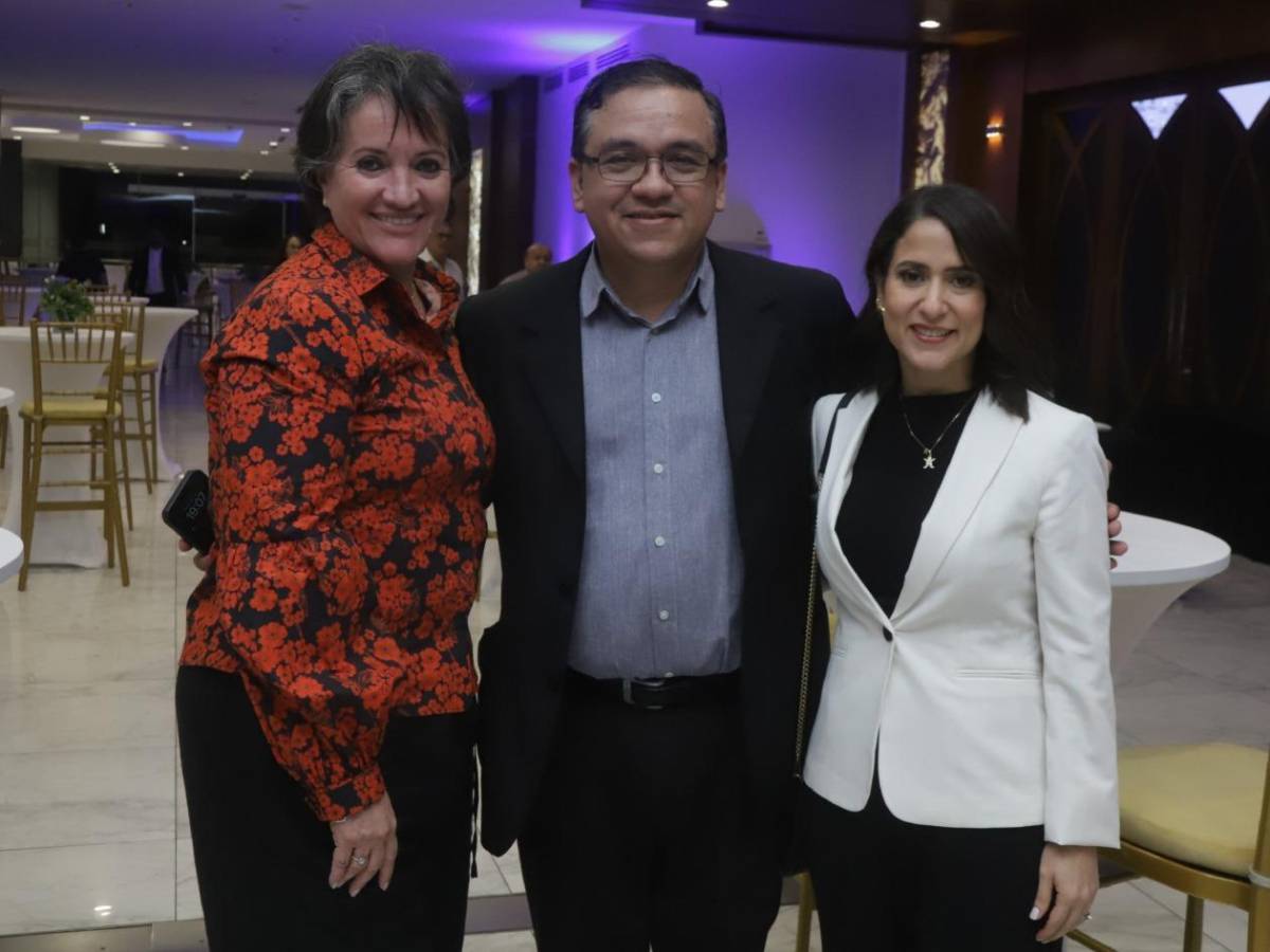 COMENAC 2025 rinde homenaje al Dr. Feizal Selman-Housein