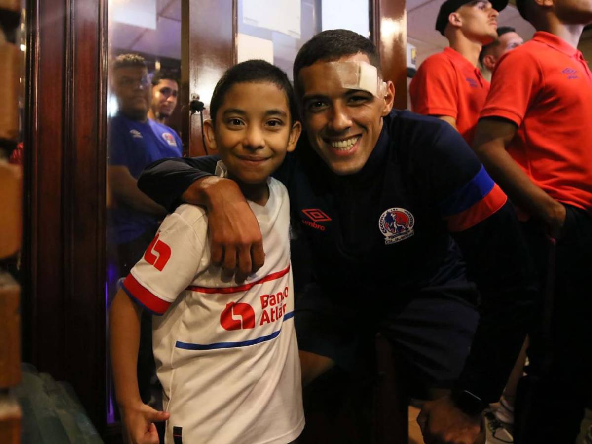Espectacular banderazo de la afición del Olimpia y piden la Copa 40 ante Marathón