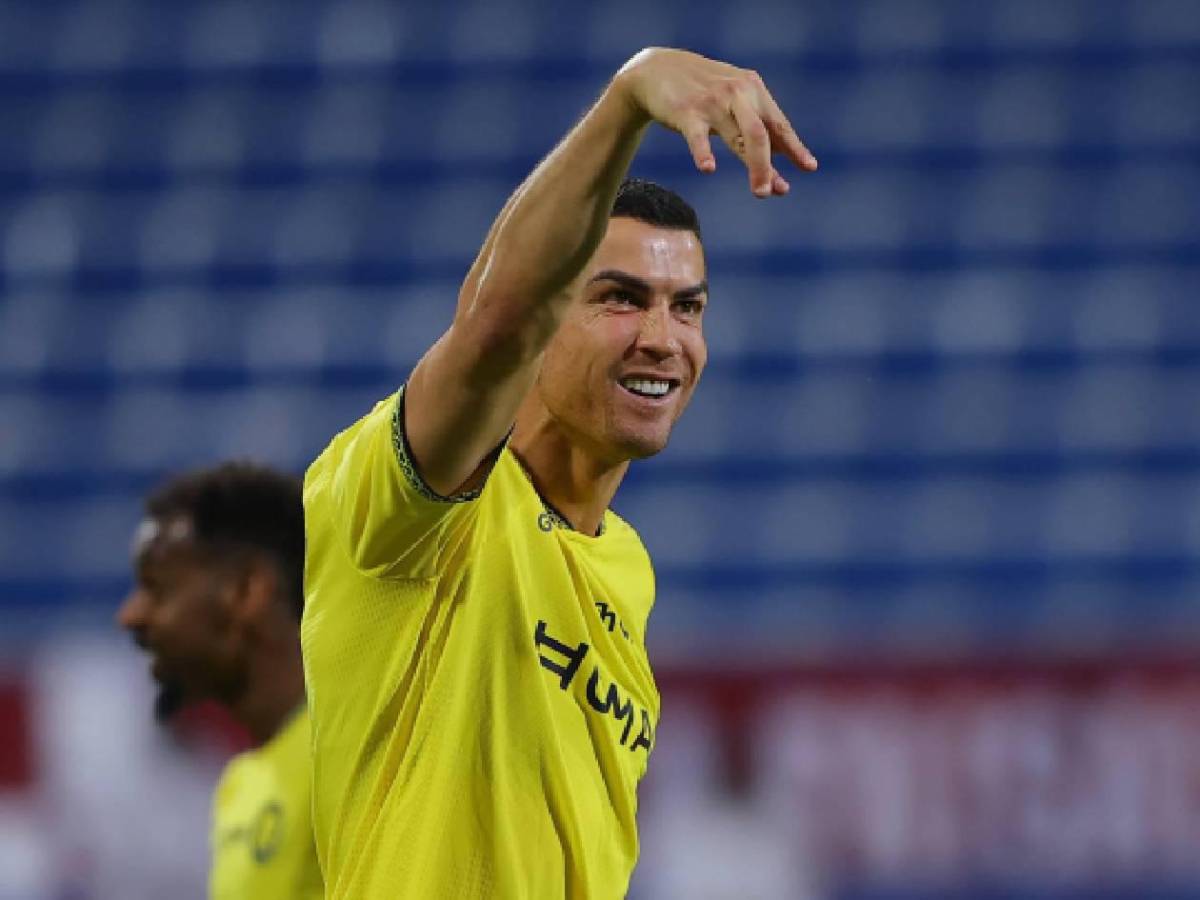 Cristiano Ronaldo le deja dardo a Messi tras ganarle Balón de Oro especial