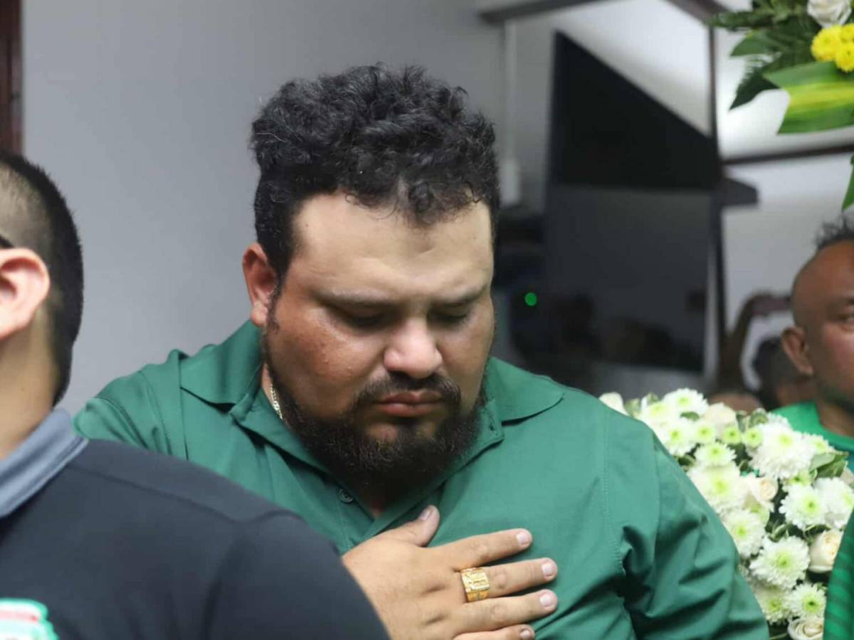 Desgarradoras imágenes en velatorio de Orinson Amaya: Su madre rompió en llanto y aficionados sorprenden