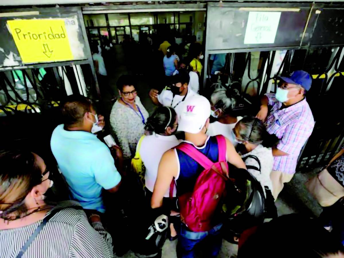 Médicos sin acceso a datos de pacientes por falla en servidores