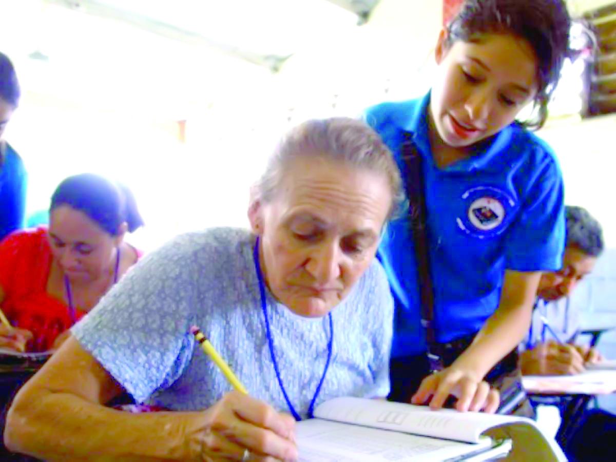 Hay 140 municipios sin analfabetismo en Honduras