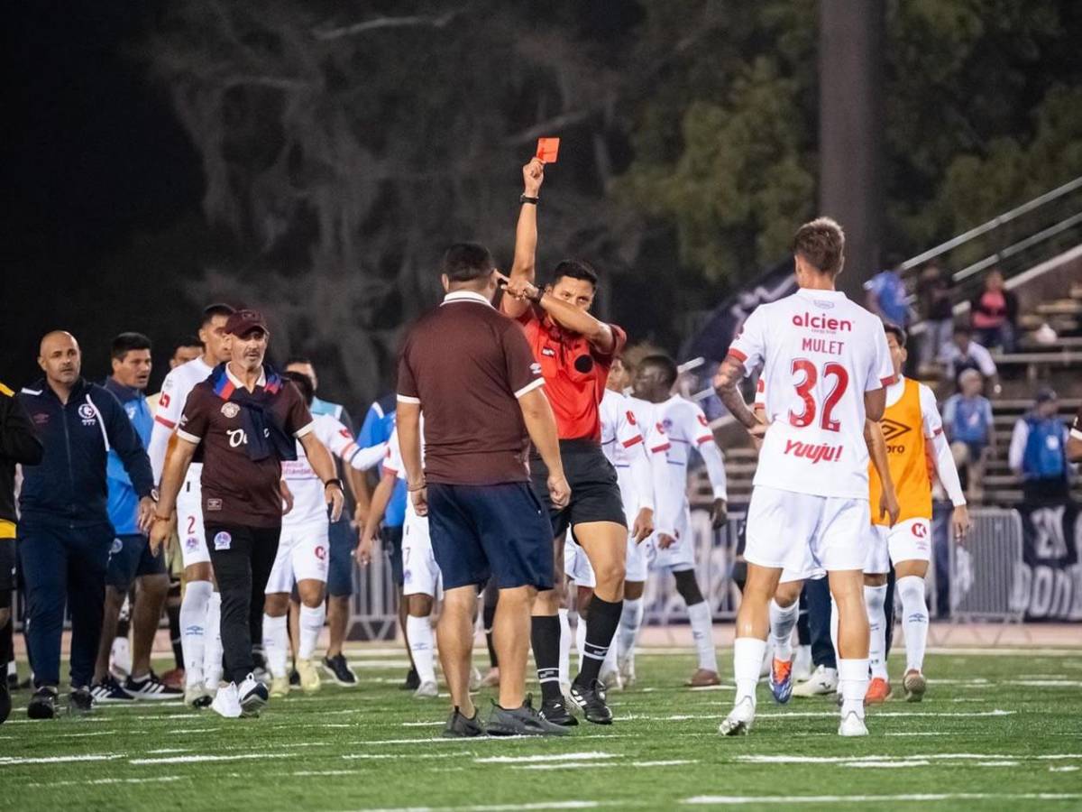A los golpes Olimpia y Motagua: zafarrancho, expulsados y bellezas en New Orleans