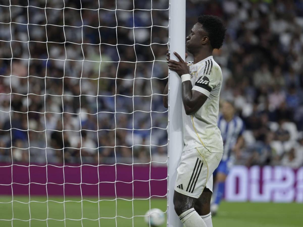 Vinicius reacciona a silbidos, el que ya no quieren en el Real Madrid y buen gesto de Mbappé