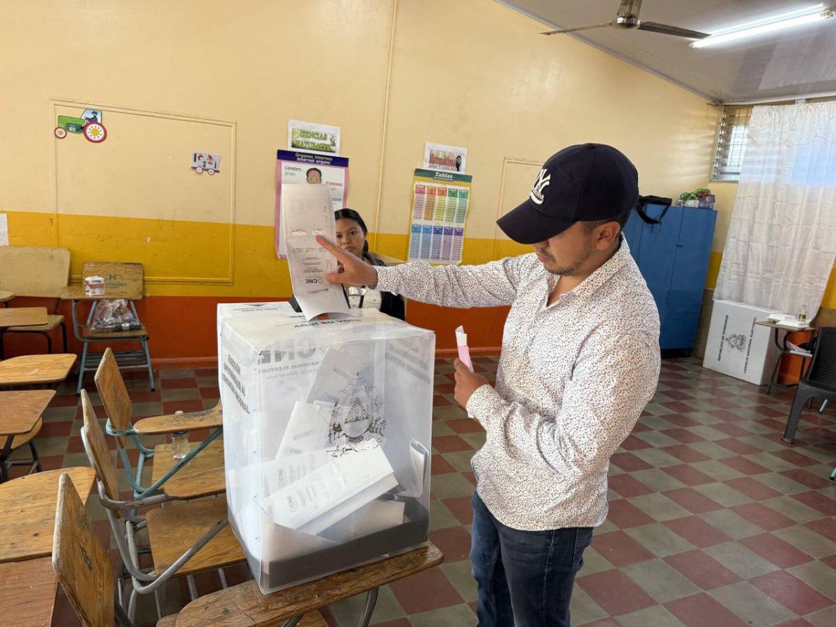 Los jóvenes comienzan a votar y marcan presencia en las urnas