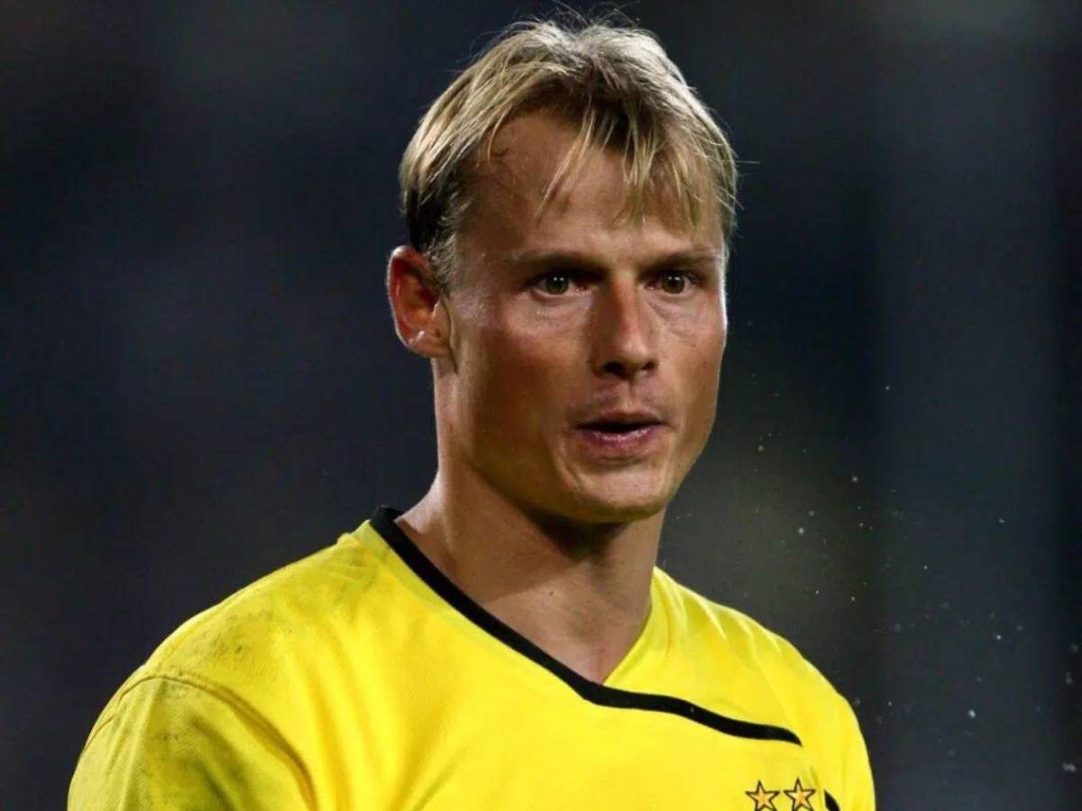 Muere el futbolista en un accidente de tráfico: su coche fue arrollado por un tren