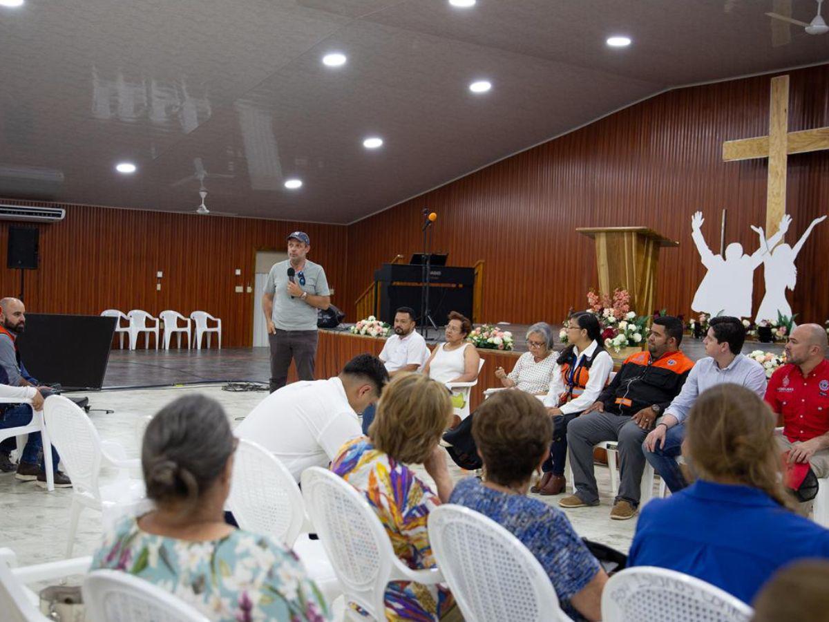 Anuncian construcción de centro de salud provisional en Roatán tras siniestro