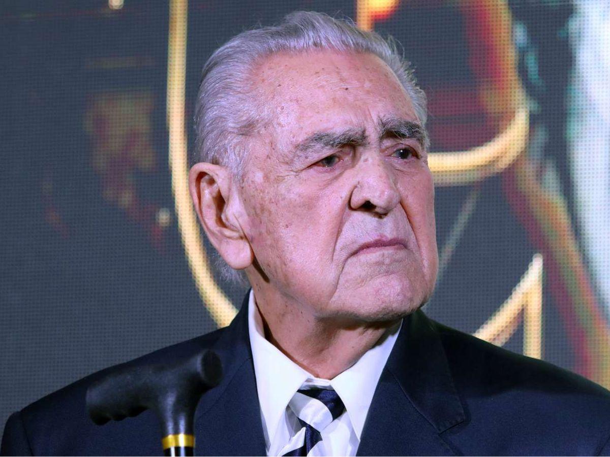 Eric del Castillo es hospitalizado y entra al quirófano